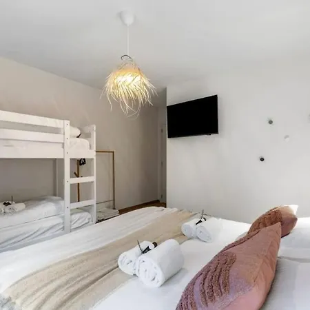 Albane - Modern 2 Slaapkamer Οστένδη