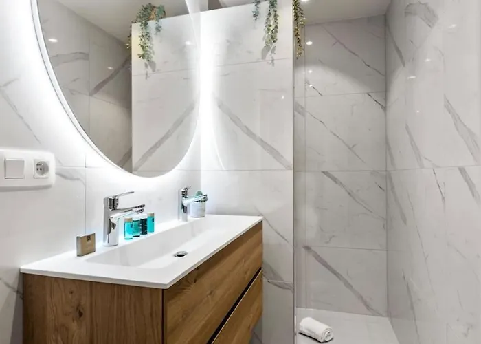 Albane - Modern 2 Slaapkamer Appartamento *